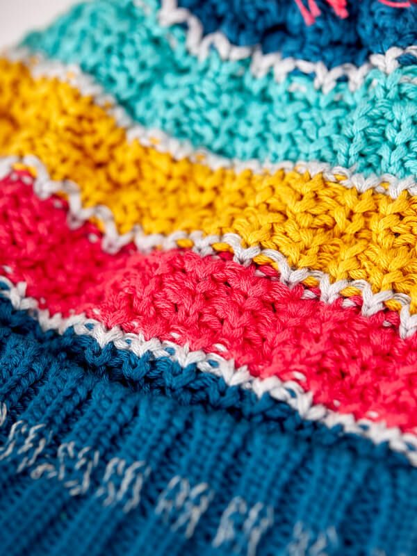 Căciulă tricotată Abisko Bobble Rainbow Stripe